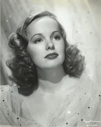 Peggy Cummins height profile photo