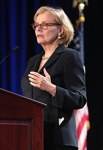 Peggy Noonan height profile photo