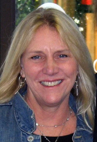 Pegi Young height profile photo
