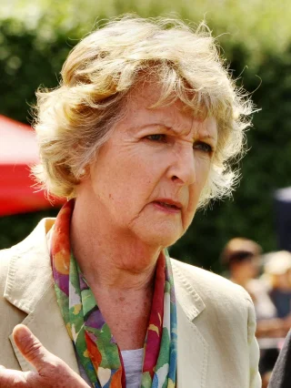 Penelope Keith height profile photo