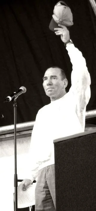 Pete Postlethwaite height profile photo