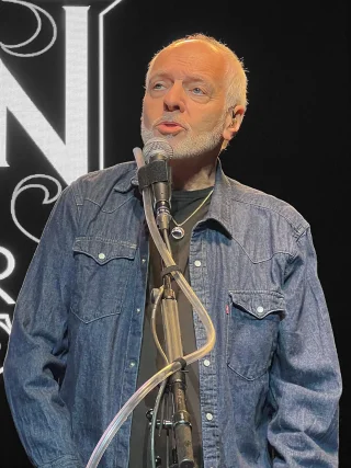 Peter Frampton height profile photo