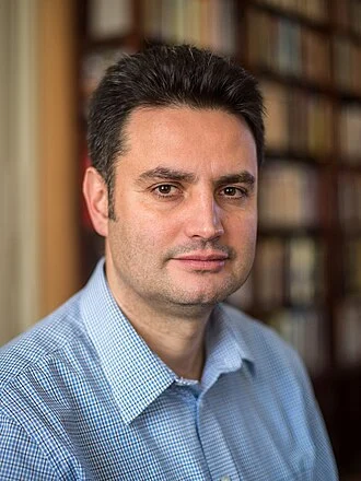 Péter Márki-Zay height profile photo