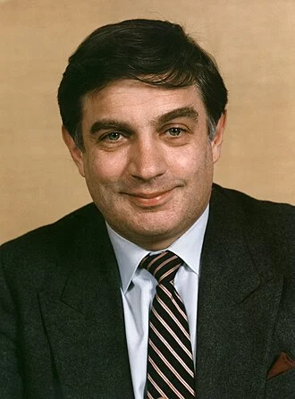 Peter Sutherland height profile photo
