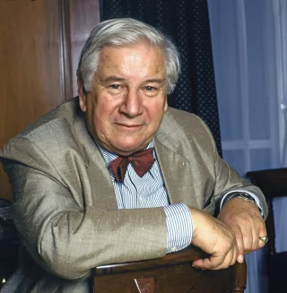 Peter Ustinov height profile photo