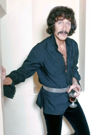 Peter Wyngarde height profile photo