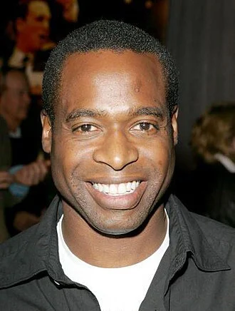 Phill Lewis height profile photo
