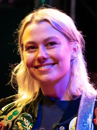 Phoebe Bridgers height profile photo