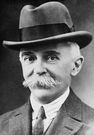 Pierre de Coubertin height profile photo
