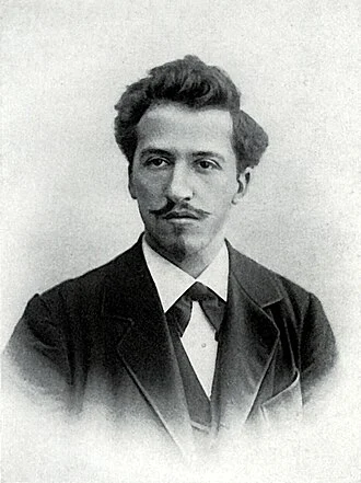 Piet Mondrian height profile photo