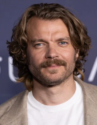 Pilou Asbæk height profile photo