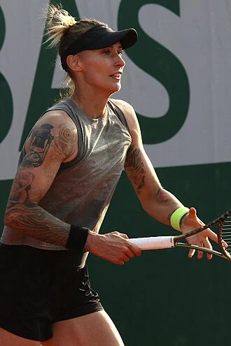 Polona Hercog height profile photo