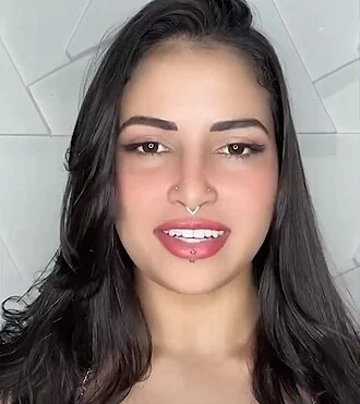 Polyana Viana height profile photo