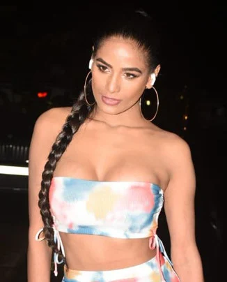 Poonam Pandey height profile photo