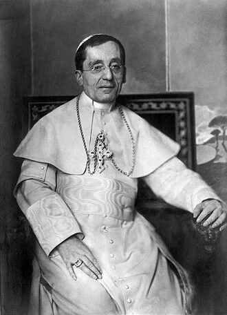 Pope Benedict XV height profile photo