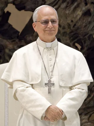 Pope Leo XIV height profile photo