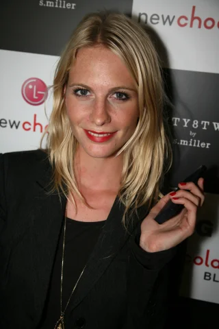 Poppy Delevingne height profile photo