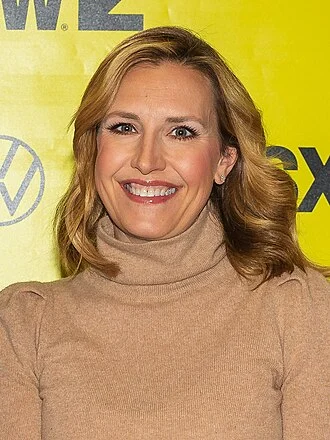 Poppy Harlow height profile photo