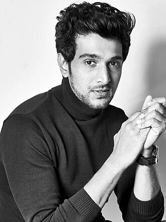 Pratik Gandhi height profile photo