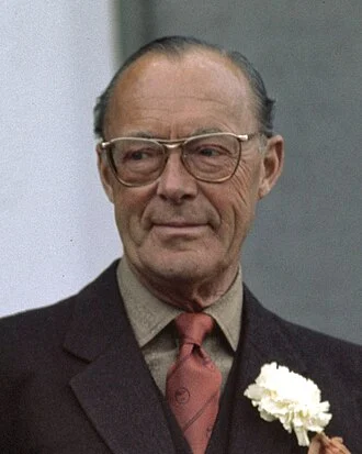 Prince Bernhard of Lippe-Biesterfeld height profile photo