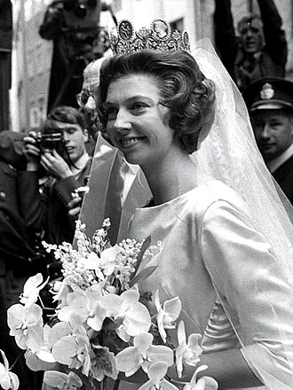 Princess Désirée, Baroness Silfverschiöld height profile photo