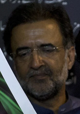 Qamar Zaman Kaira height profile photo