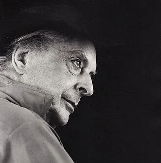 Quentin Crisp height profile photo