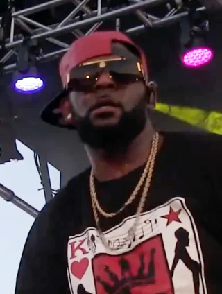 R. Kelly height profile photo