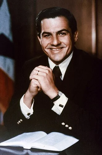 Rafael Hernández Colón height profile photo
