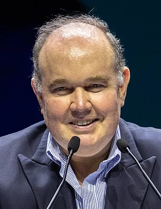 Rafael López Aliaga height profile photo