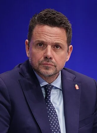 Rafał Trzaskowski height profile photo