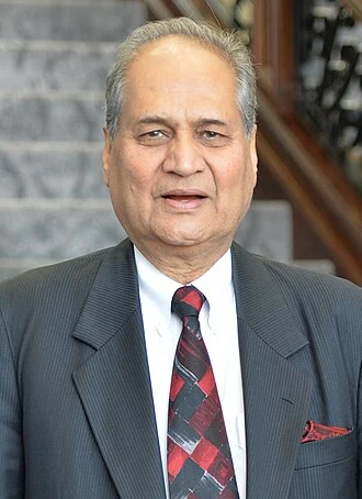 Rahul Bajaj height profile photo