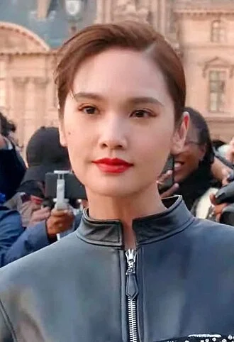 Rainie Yang height profile photo