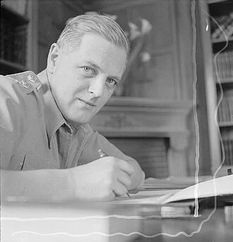 Randolph Churchill height profile photo