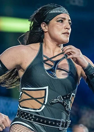 Raquel Rodriguez (wrestler) height profile photo