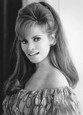 Raquel Welch height profile photo
