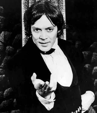 Raul Julia height profile photo