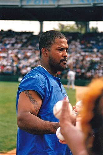Raúl Mondesí height profile photo
