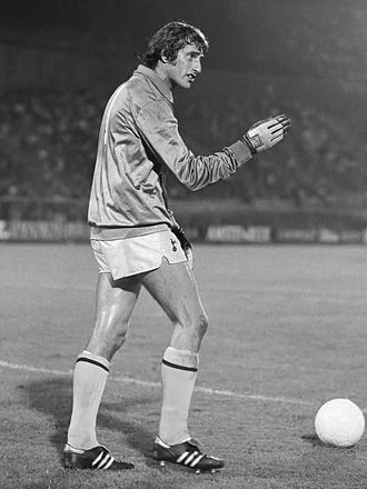 Ray Clemence height profile photo