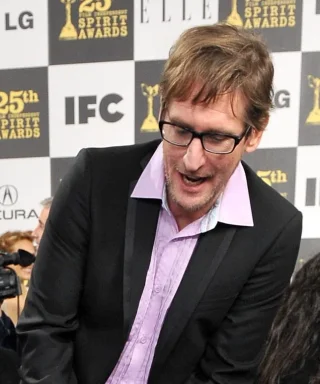 Ray McKinnon (actor) height profile photo