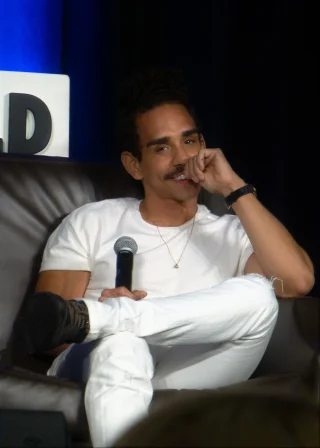 Ray Santiago height profile photo