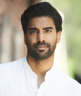 Raymond Ablack height profile photo