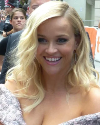 Reese Witherspoon height profile photo