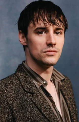 Reeve Carney height profile photo
