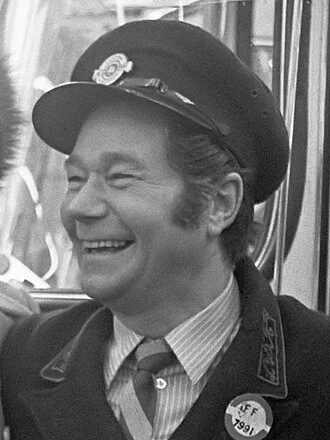 Reg Varney height profile photo