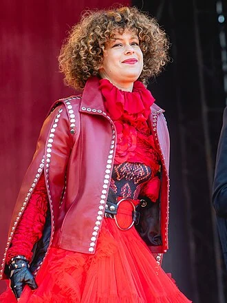 Régine Chassagne height profile photo