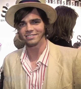 Reid Ewing height profile photo