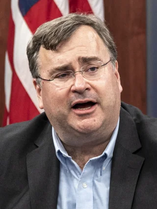 Reid Hoffman height profile photo