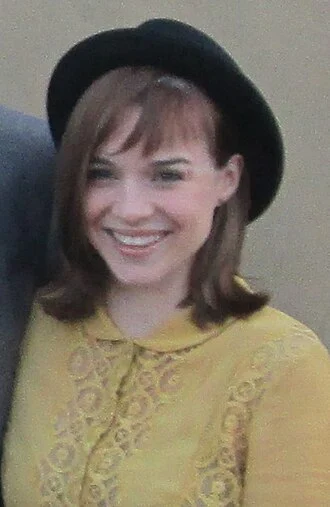Renée Felice Smith height profile photo