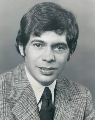 Reni Santoni height profile photo